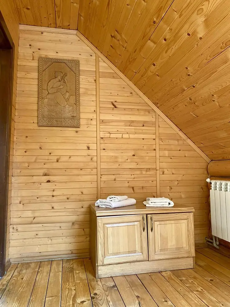 Куток під дахом з різьбленим панно